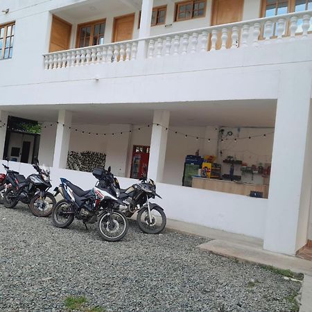 Hotel Santa Fe Del Parque Санта Фе де Антиокия Екстериор снимка