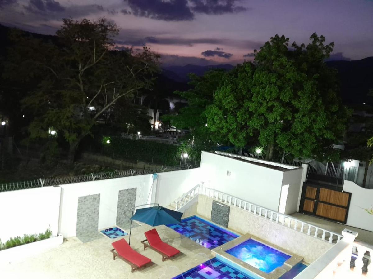 Hotel Santa Fe Del Parque Санта Фе де Антиокия Екстериор снимка