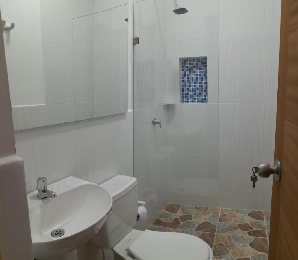 Hotel Santa Fe Del Parque Санта Фе де Антиокия Екстериор снимка