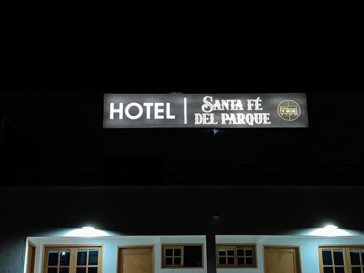 Hotel Santa Fe Del Parque Санта Фе де Антиокия Екстериор снимка