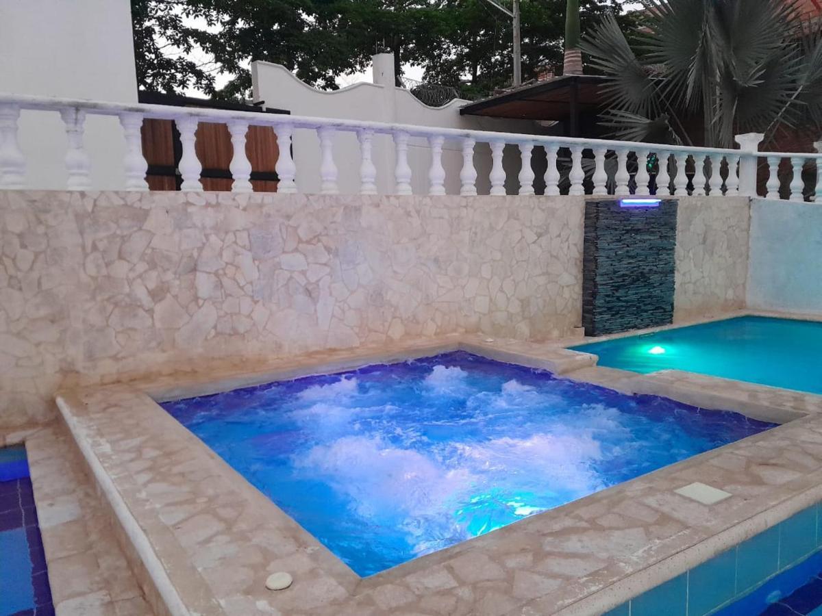 Hotel Santa Fe Del Parque Санта Фе де Антиокия Екстериор снимка