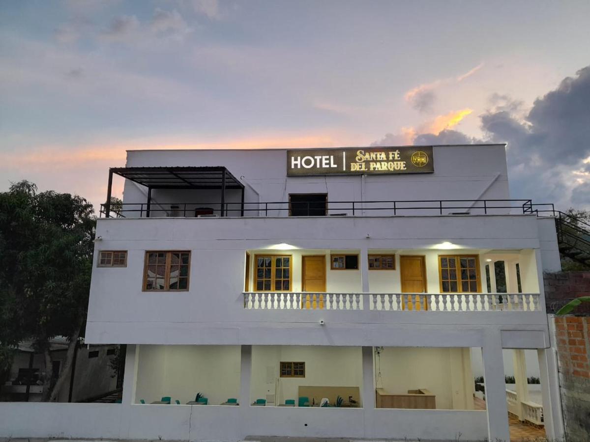 Hotel Santa Fe Del Parque Санта Фе де Антиокия Екстериор снимка