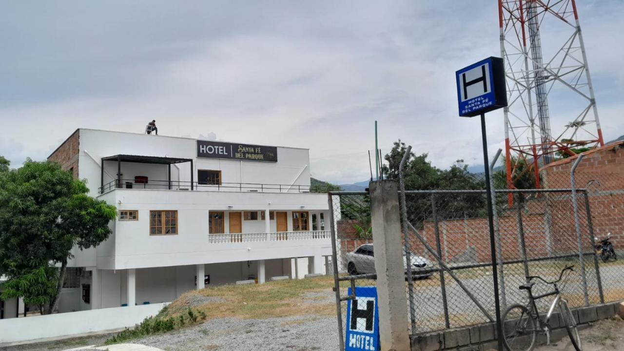 Hotel Santa Fe Del Parque Санта Фе де Антиокия Екстериор снимка